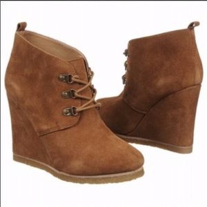STEVE MADDEN Suede Wedge Booties